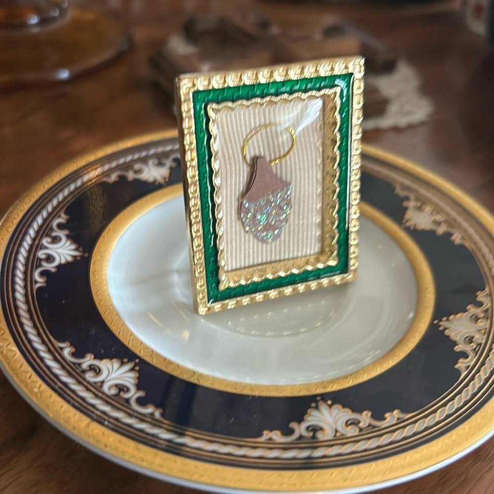 Vintage Framed Wintery Pinecone Picture